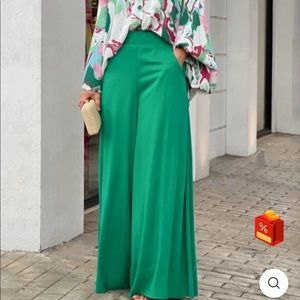 Comfy wide pants silky feeling